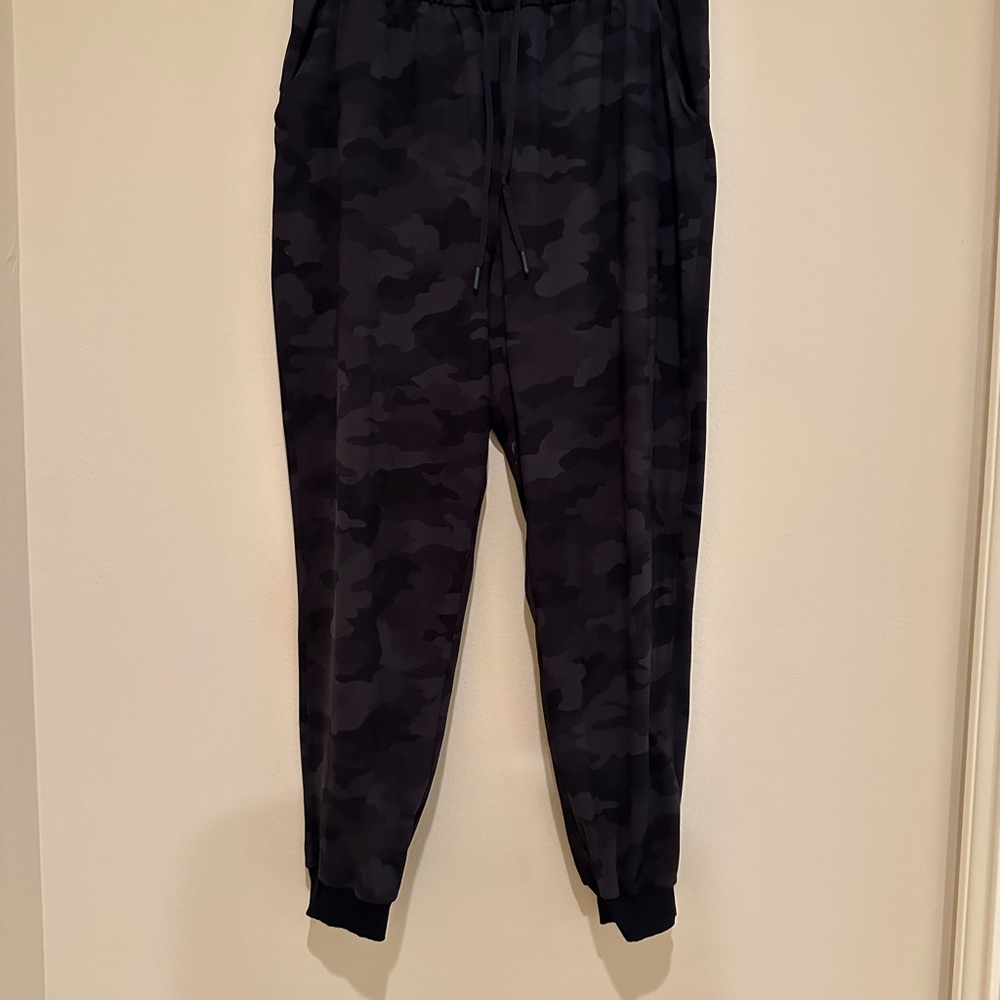 Lululemon black camo joggers